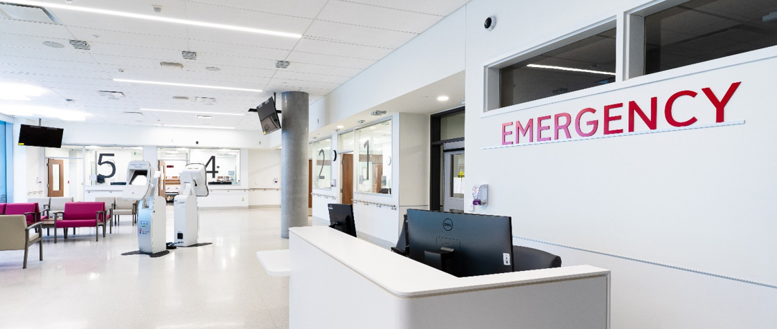 Wide picture of the inside emergency entrance and welcome desk